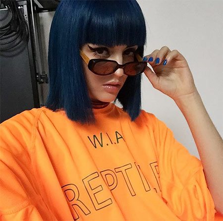 ผมสีน้ำเงิน