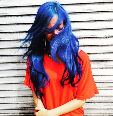 ผมสีน้ำเงิน