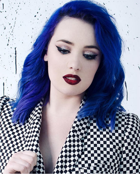 ผมสีน้ำเงิน