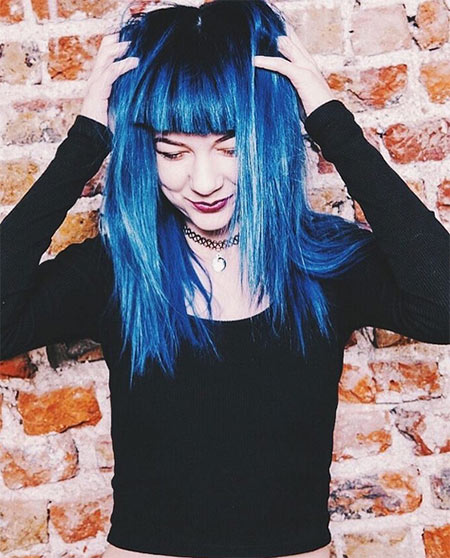 ผมสีน้ำเงิน