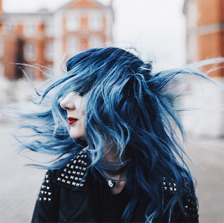 ผมสีน้ำเงิน