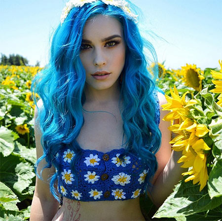 ผมสีน้ำเงิน