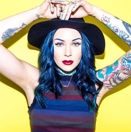 ผมสีน้ำเงิน