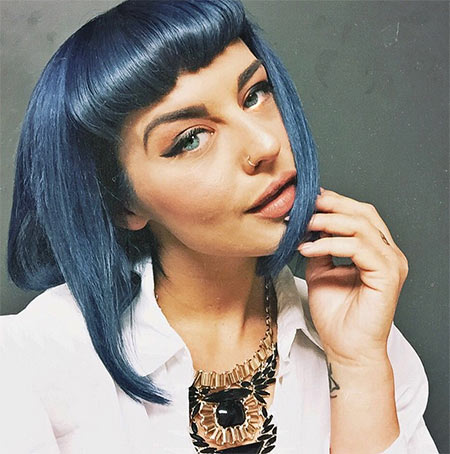 ผมสีน้ำเงิน