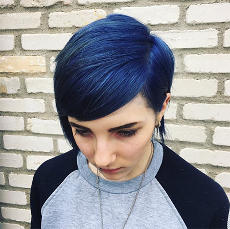 ผมสีน้ำเงิน