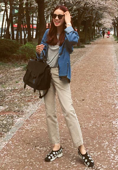 ใส่เชิ้ตยีนส์กับอะไรดี