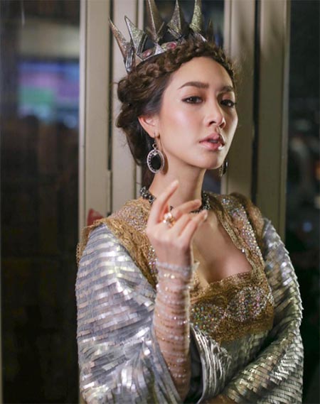 ทรงผมเปียออกงาน