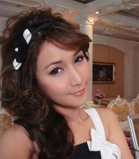 เนย โชติกา