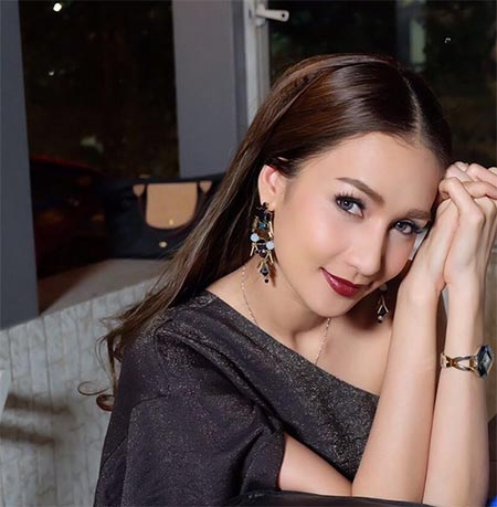 เนย โชติกา