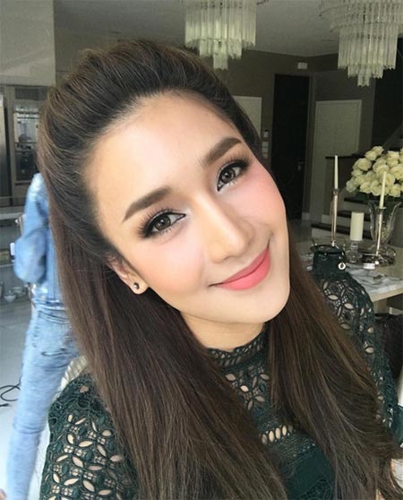 เนย โชติกา