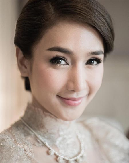 เนย โชติกา