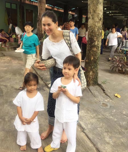 ชุดไปวัดดารา