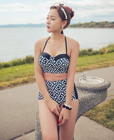 ชุดว่ายน้ำเอวสูง