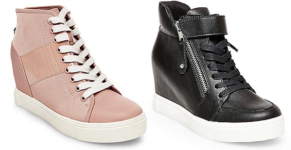 สาวตัวเล็กใส่ผ้าใบ