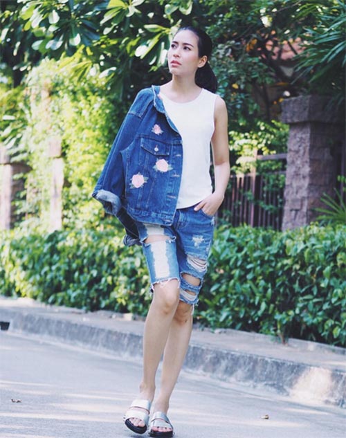 ดาราใส่ยีนส์ขาด