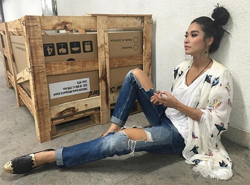 ดาราใส่ยีนส์ขาด