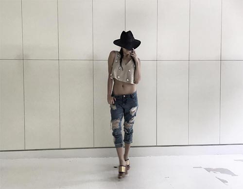 ดาราใส่ยีนส์ขาด