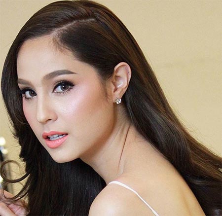 ขวัญ อุษามณี