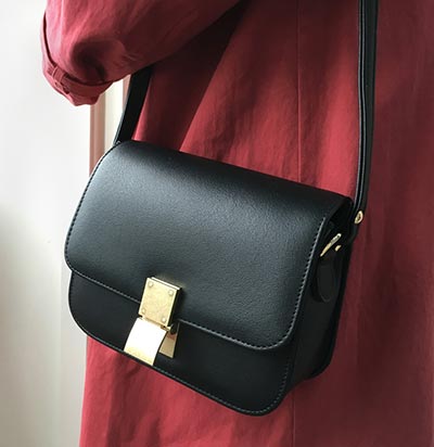 กระเป๋าสีดํา