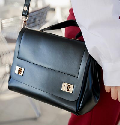 กระเป๋าสีดํา