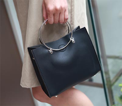 กระเป๋าสีดํา