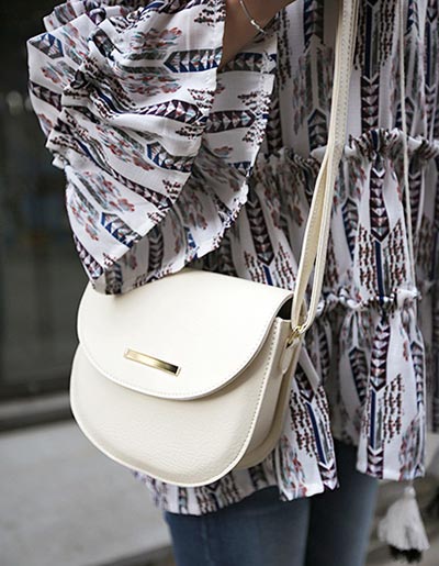 กระเป๋าสีขาว