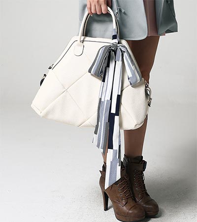 กระเป๋าสีขาว