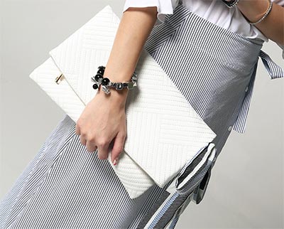 กระเป๋าสีขาว