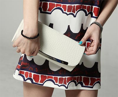 กระเป๋าสีขาว