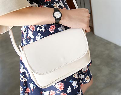 กระเป๋าสีขาว