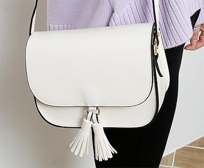 กระเป๋าสีขาว