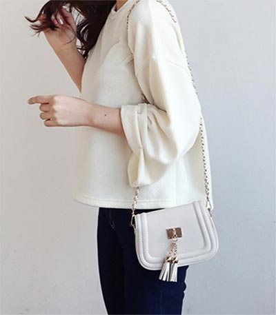 กระเป๋าสีขาว