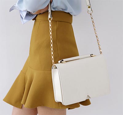 กระเป๋าสีขาว