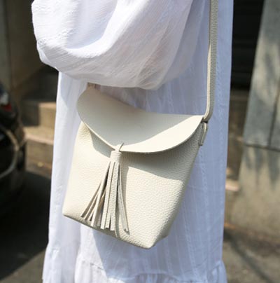 กระเป๋าสีขาว