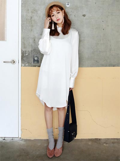 ชุดเดรสสีขาว