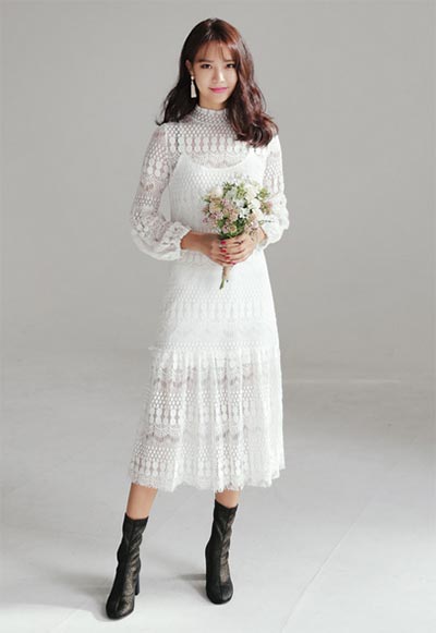 ชุดเดรสสีขาว