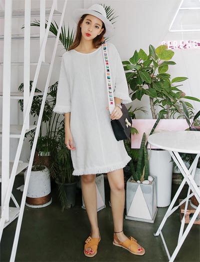 ชุดเดรสสีขาว