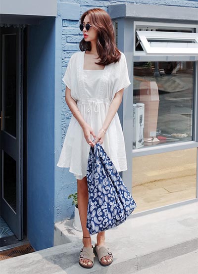 ชุดเดรสสีขาว