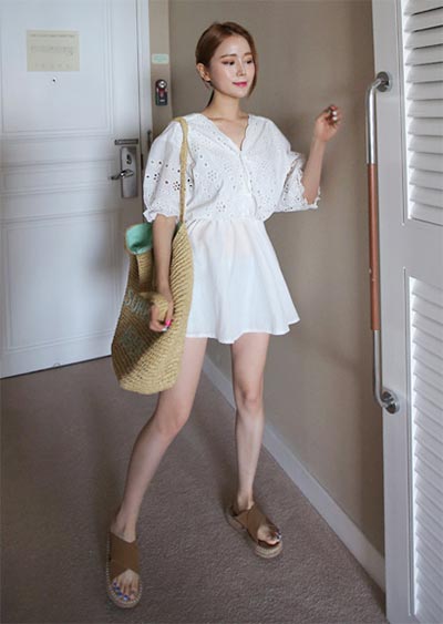 ชุดเดรสสีขาว