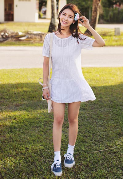 ชุดเดรสสีขาว