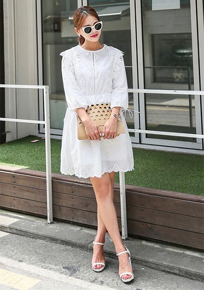 ชุดเดรสสีขาว