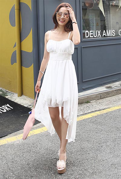 ชุดเดรสสีขาว