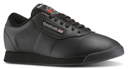 รองเท้าผ้าใบสีดําล้วน