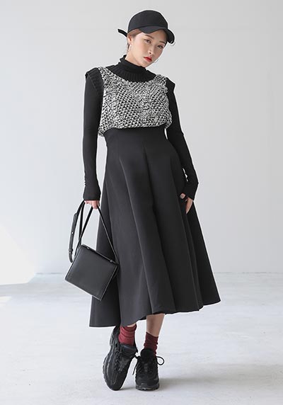 ชุดกระโปรงสีดำ