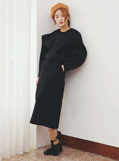 ชุดกระโปรงสีดำ