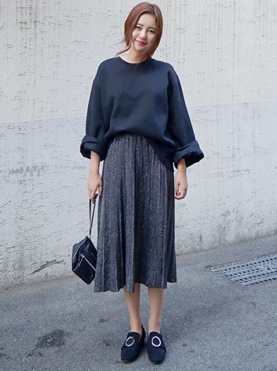 ชุดกระโปรงสีดำ