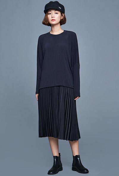 ชุดกระโปรงสีดำ