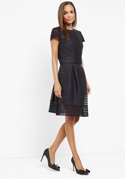 ชุดกระโปรงสีดำ