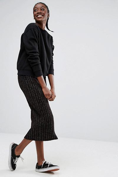 ชุดกระโปรงสีดำ