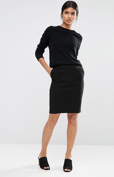 ชุดกระโปรงสีดำ